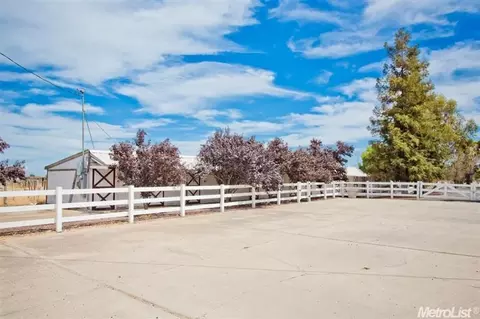 6118 Parker Rd, Modesto, CA 95357 photo 2
