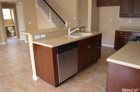 172 Warren Ave, Lathrop, CA 95330 photo 4