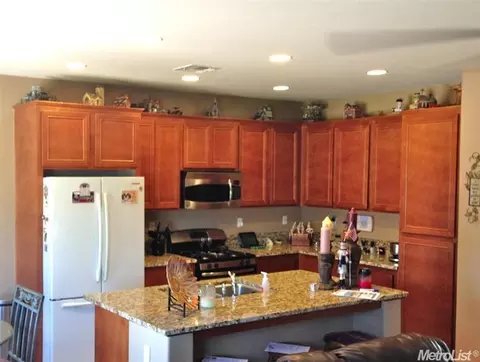 385 Catmint St, Manteca, CA 95337 photo 3