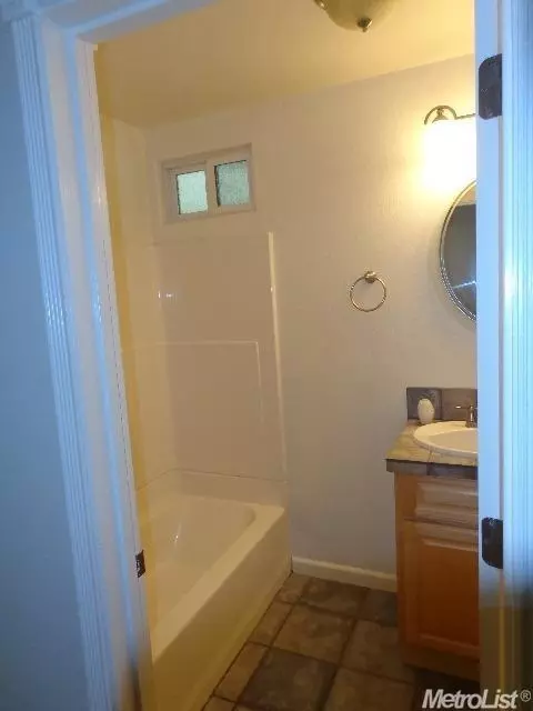 1310 Schulenberg Ave, Modesto, CA 95350 photo 3
