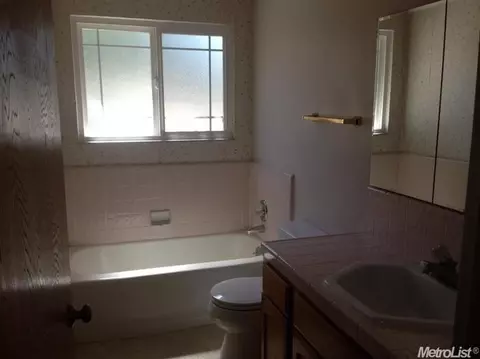 2312 Dana Ln, Modesto, CA 95350 photo 8