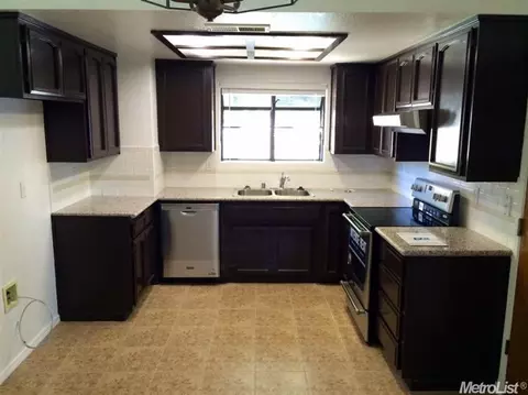 1718 Nadine Ave, Modesto, CA 95351 photo 4