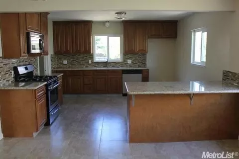 807 Pine St, Manteca, CA 95336 photo 3