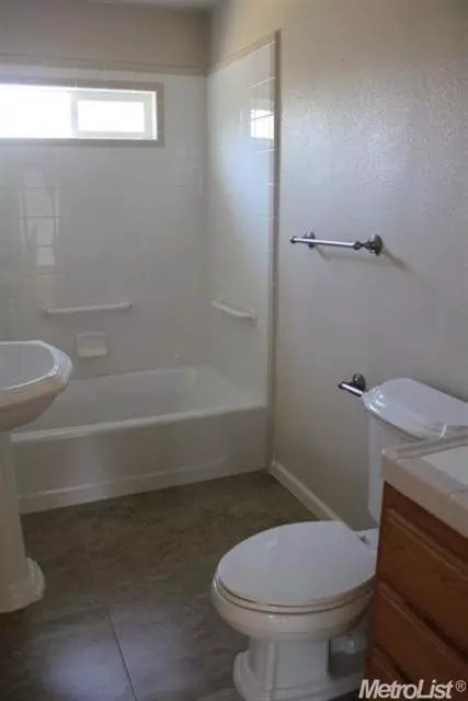 807 Pine St, Manteca, CA 95336 photo 12
