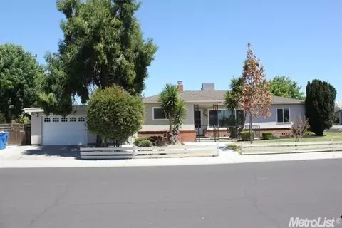 807 Pine St, Manteca, CA 95336 photo 1