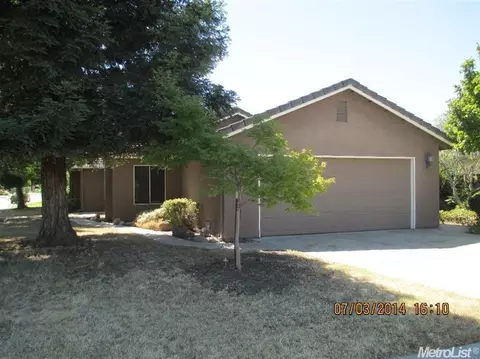 1245 Aptos Dr, Turlock, CA 95382 photo 2