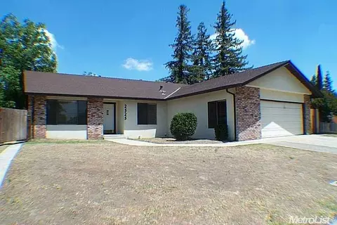 2525 Clara Dr, Turlock, CA 95380 photo 1