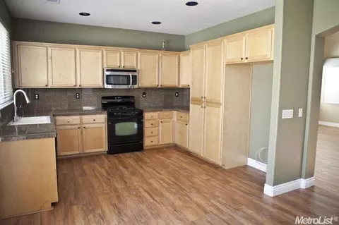 151 Oak Crest Ct, Tracy, CA 95377 photo 3