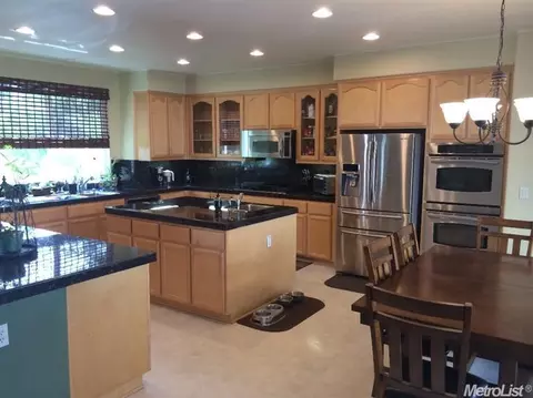 1024 Bear Pl, Tracy, CA 95376 photo 8