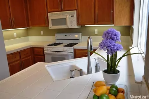 2607 Albany Ave, Davis, CA 95618 photo 2