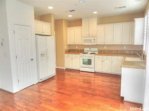605 Equinox Loop, Lincoln, CA 95648 photo 2