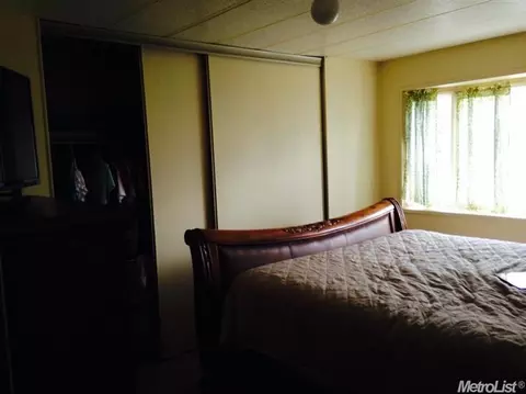 3041 Holiday Ln, Modesto, CA 95350 photo 9