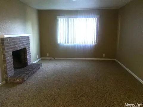 822 Baker Dr, Ripon, CA 95366 photo 2