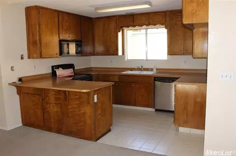 825 W Union Ave, Modesto, CA 95356 photo 5