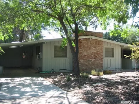 498 Sycamore, Gustine, CA 95322 photo 2