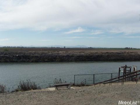 835 Dos Reis Rd, Lathrop, CA 95330 photo 2