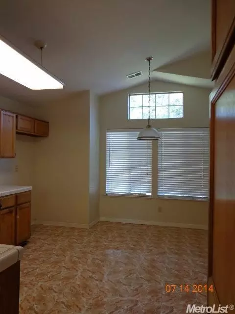 1020 Fall River Dr, Modesto, CA 95351 photo 4