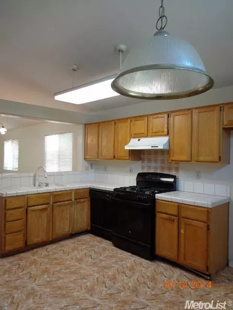 1020 Fall River Dr, Modesto, CA 95351 photo 3