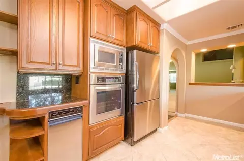 3831 Hillgrove Way, Carmichael, CA 95608 photo 4