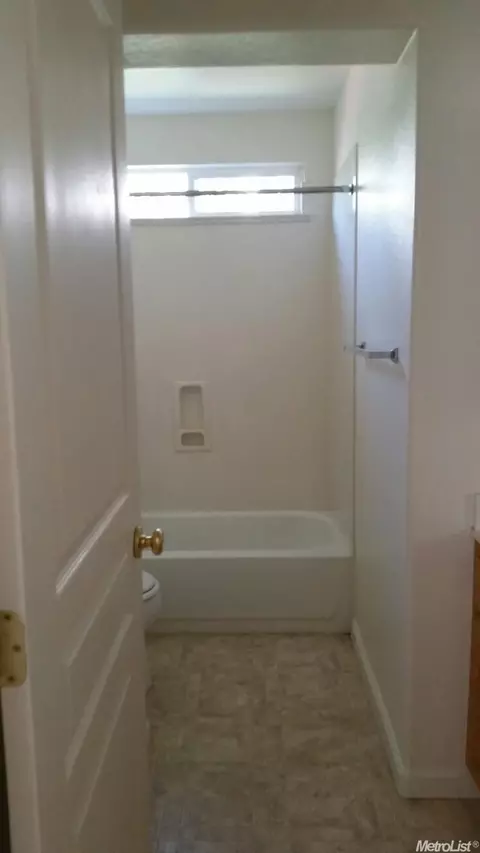 2305 Summerlin Dr, Modesto, CA 95356 photo 8