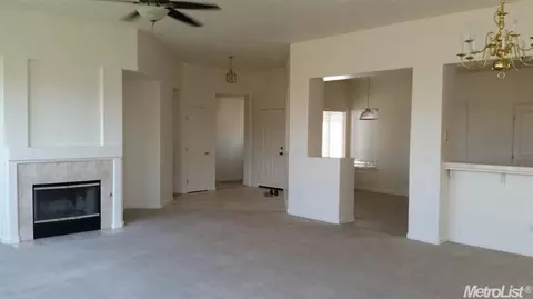 2305 Summerlin Dr, Modesto, CA 95356 photo 2