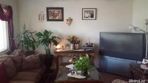 16369 Bizzibe St, Lathrop, CA 95330 photo 3