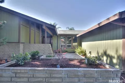 605 Avanel Dr, Modesto, CA 95356 photo 2