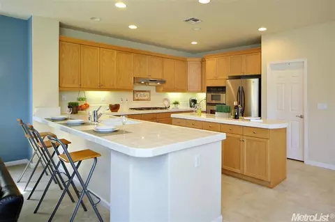 3831 Gresham Ln, Sacramento, CA 95835 photo 8