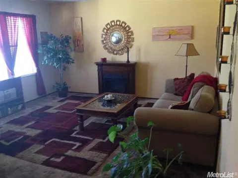 1233 Windsor Pl, Manteca, CA 95336 photo 3