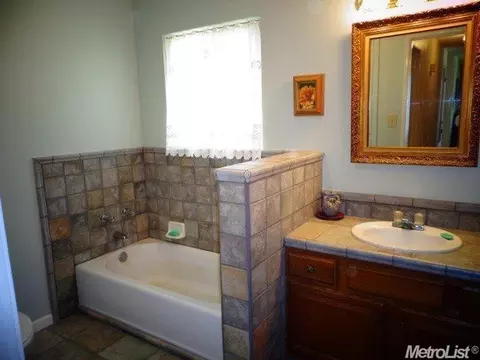 15015 E Peltier Rd, Acampo, CA 95220 photo 9