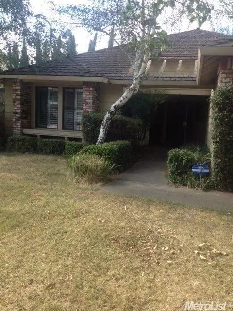 543 Swallow Ln, Lodi, CA 95240 photo 2
