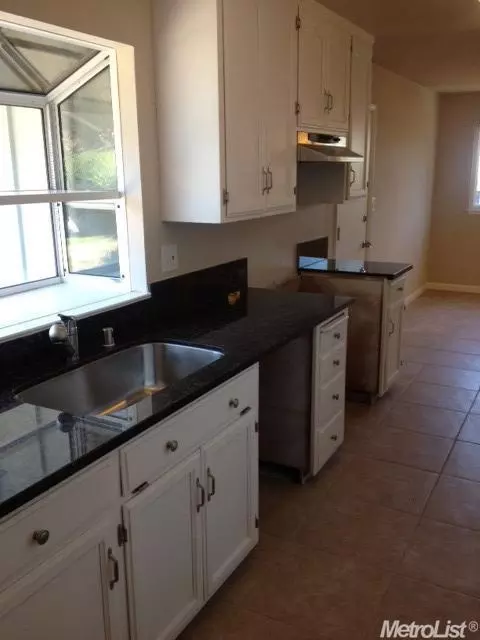 1148 Muir Ct, Manteca, CA 95337 photo 5
