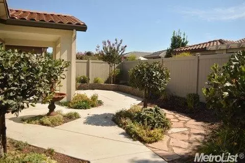 2324 Degroot Ln, Manteca, CA 95336 photo 2