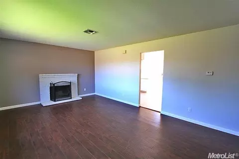 1910 Alegre Dr, Tracy, CA 95376 photo 2