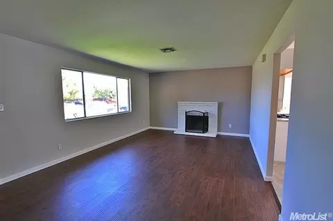 1910 Alegre Dr, Tracy, CA 95376 photo 4