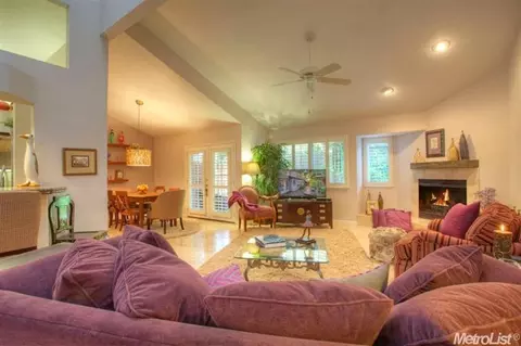 8907 Cliffside Ln, Fair Oaks, CA 95628 photo 2