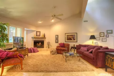 8907 Cliffside Ln, Fair Oaks, CA 95628 photo 3