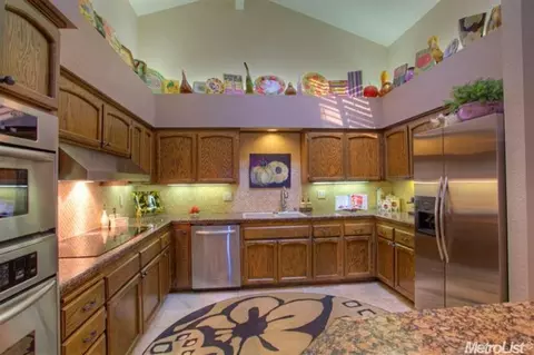 8907 Cliffside Ln, Fair Oaks, CA 95628 photo 5
