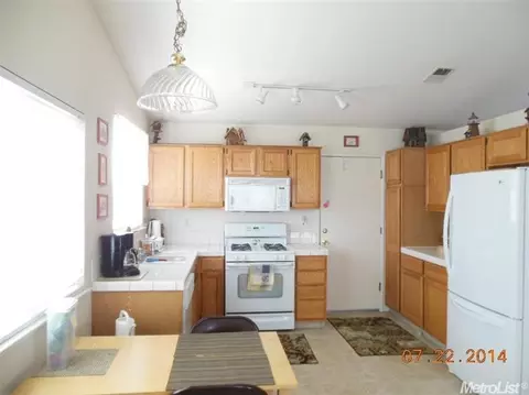 935 Pinecrest Ct, Lathrop, CA 95330 photo 5