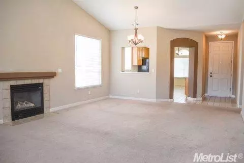 1070 Meadowbrook Dr, Manteca, CA 95336 photo 6