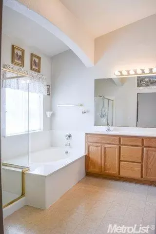 1070 Meadowbrook Dr, Manteca, CA 95336 photo 11