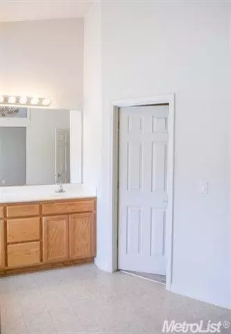 1070 Meadowbrook Dr, Manteca, CA 95336 photo 10
