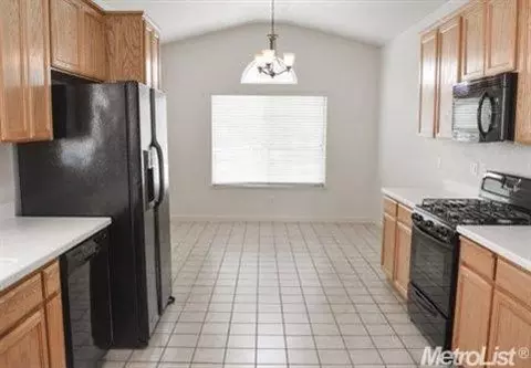 1070 Meadowbrook Dr, Manteca, CA 95336 photo 5