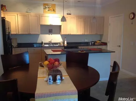 1818 Moore Blvd #202, Davis, CA 95618 photo 2