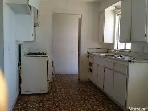 4808 Cameron Ct, Modesto, CA 95357 photo 2