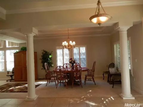 570 Springcreek Pl, Manteca, CA 95337 photo 4