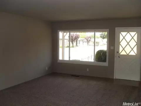 1275 S Sunset Dr, Lodi, CA 95240 photo 2