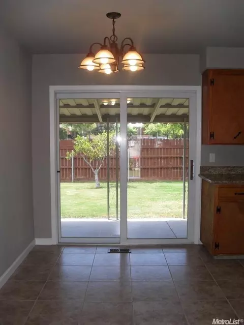 1275 S Sunset Dr, Lodi, CA 95240 photo 4