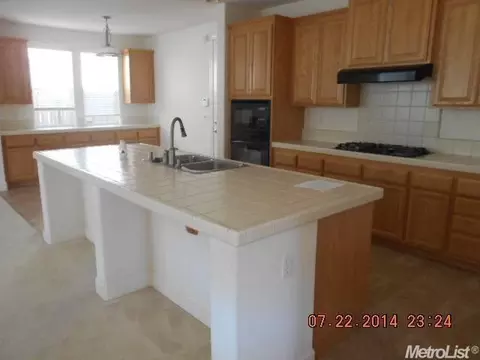 1075 Limestone Dr, Folsom, CA 95630 photo 5