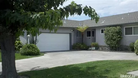 329 Cottage Ave, Manteca, CA 95336 photo 1